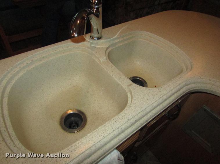 image for item DA3164 2007 Montana 3400RL camper