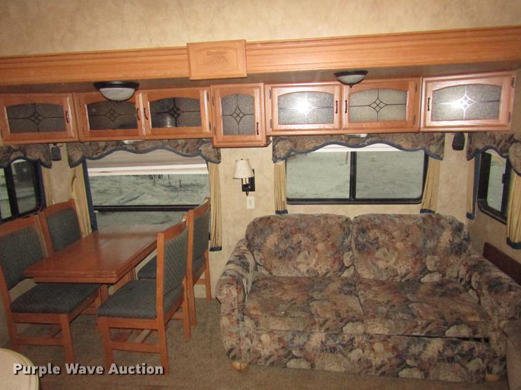 image for item DA3164 2007 Montana 3400RL camper