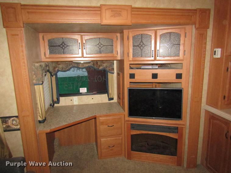 image for item DA3164 2007 Montana 3400RL camper