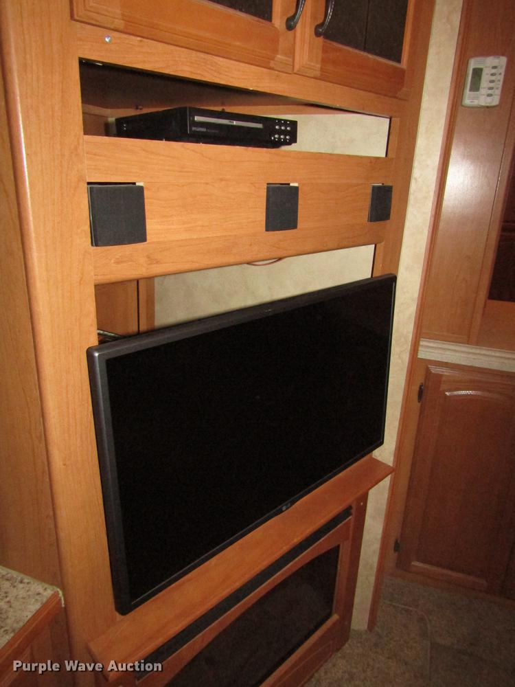 image for item DA3164 2007 Montana 3400RL camper