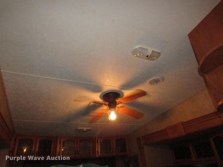 image for item DA3164 2007 Montana 3400RL camper