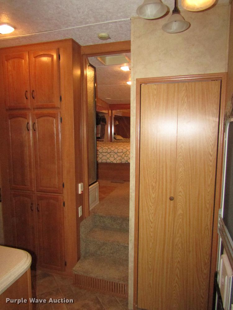 image for item DA3164 2007 Montana 3400RL camper