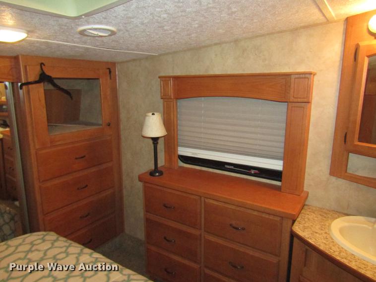 image for item DA3164 2007 Montana 3400RL camper