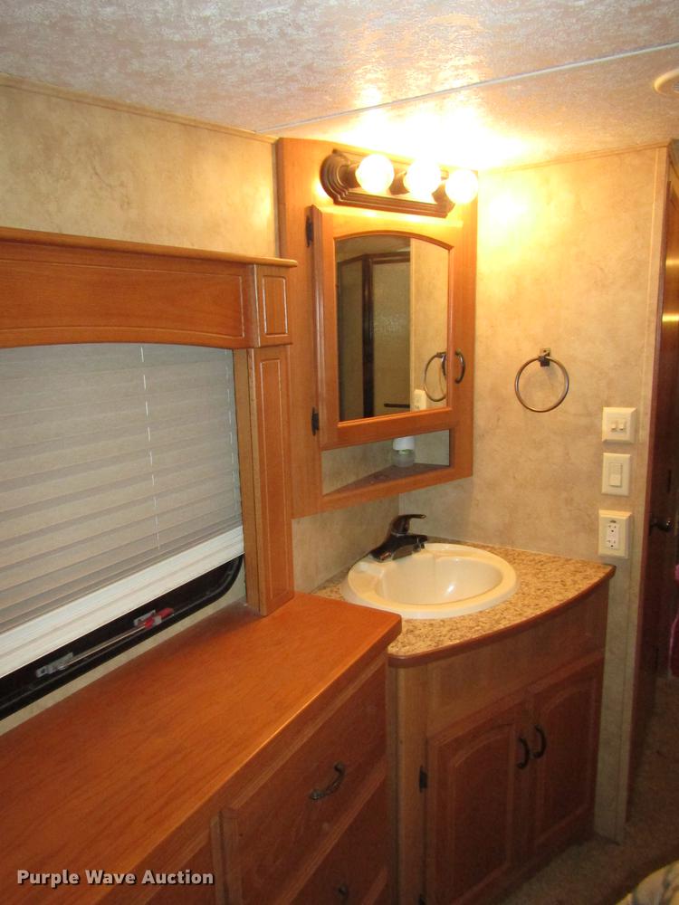 image for item DA3164 2007 Montana 3400RL camper