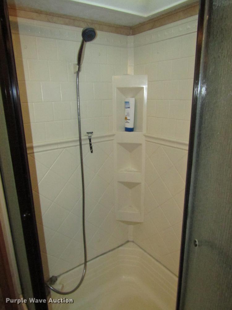 image for item DA3164 2007 Montana 3400RL camper