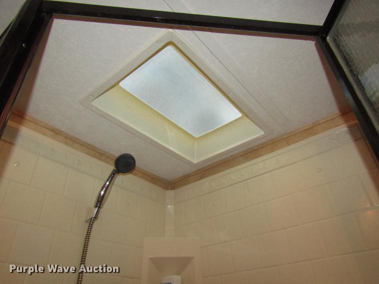 image for item DA3164 2007 Montana 3400RL camper