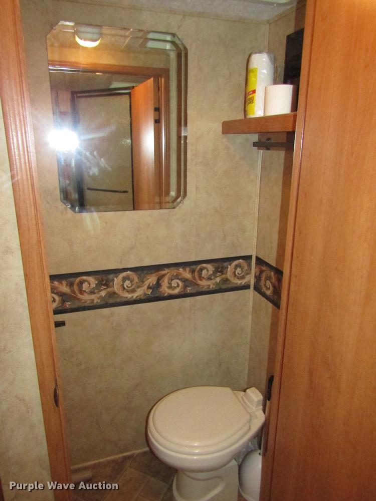 image for item DA3164 2007 Montana 3400RL camper