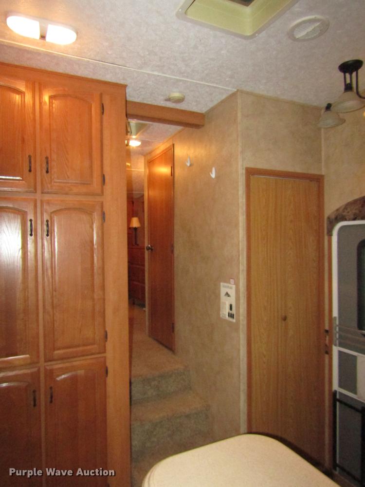 image for item DA3164 2007 Montana 3400RL camper