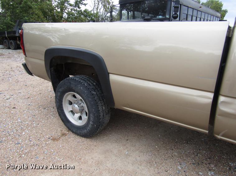 image for item DA3181 2005 Chevrolet Silverado 2500HD pickup truck