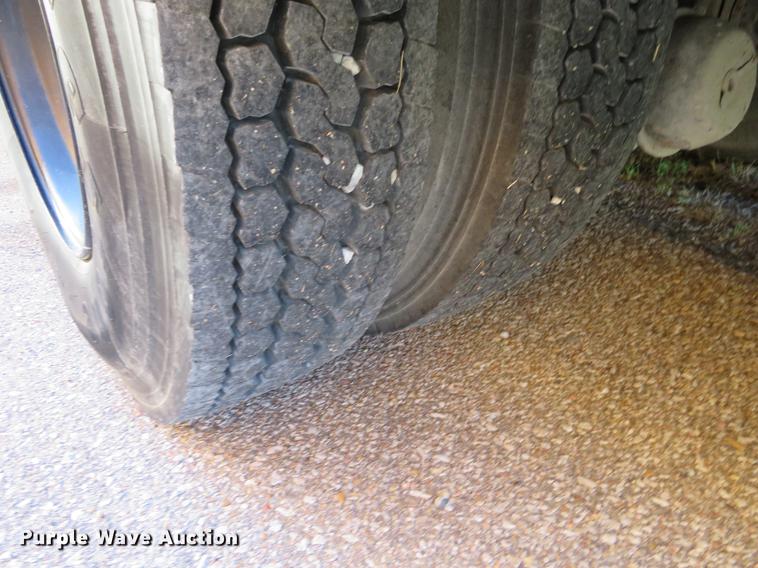 image for item DA5636 2000 Blue Bird TC2000 school bus