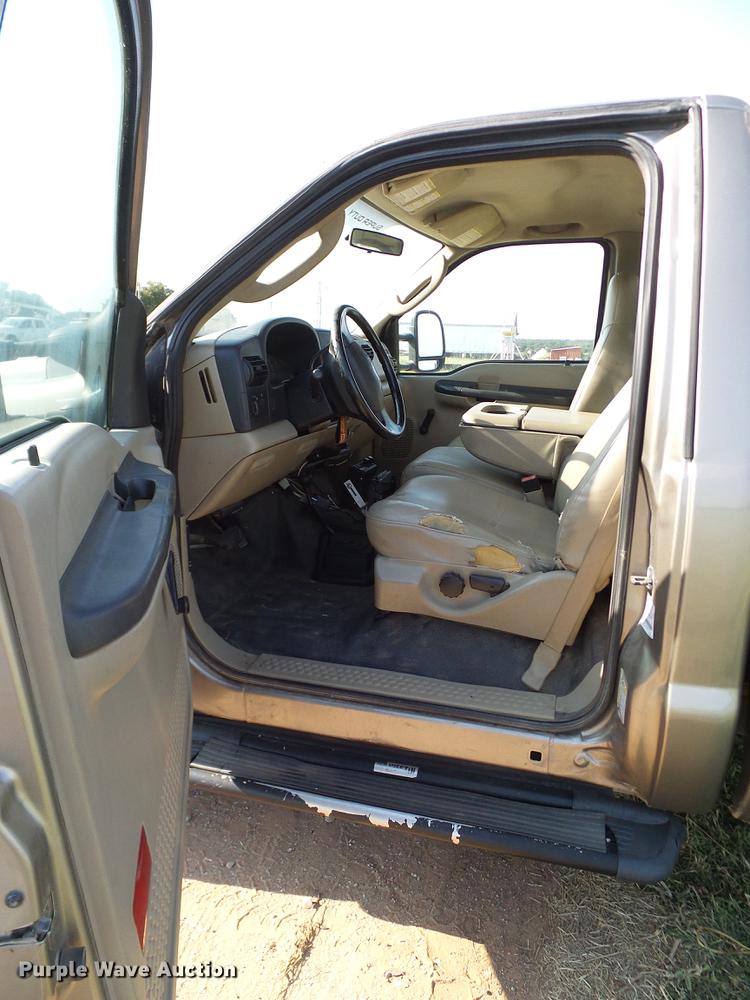 image for item DA6875 2006 Ford F250 Super Duty pickup truck