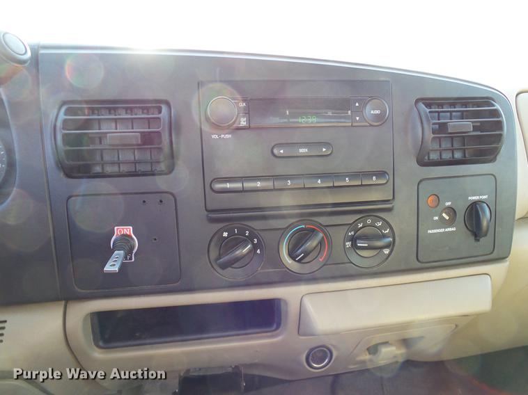 image for item DA6875 2006 Ford F250 Super Duty pickup truck