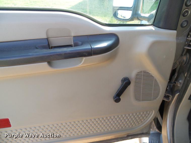 image for item DA6875 2006 Ford F250 Super Duty pickup truck