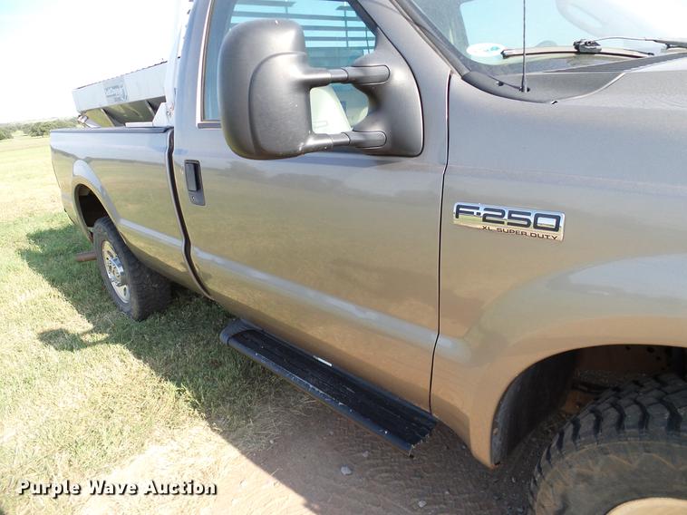image for item DA6875 2006 Ford F250 Super Duty pickup truck