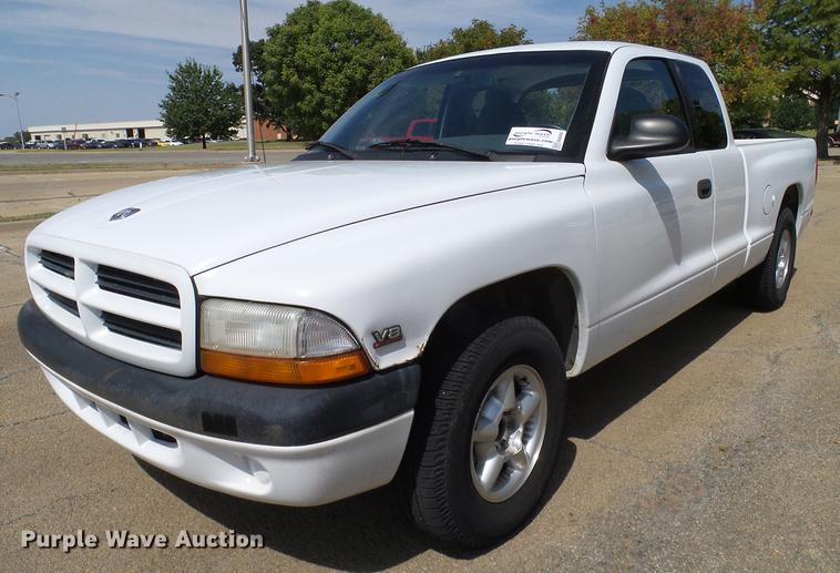 image for item DA6896 1999 Dodge Dakota Club Cab pickup truck