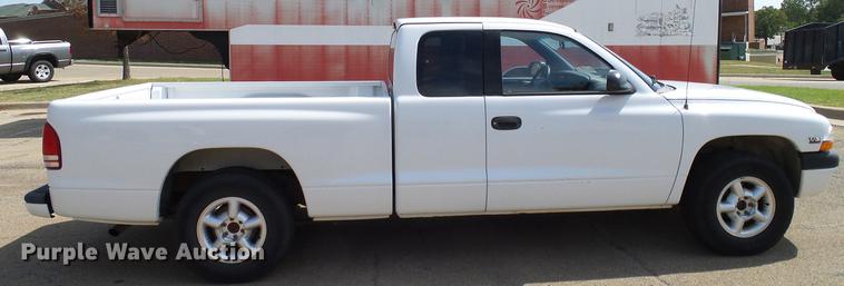 image for item DA6896 1999 Dodge Dakota Club Cab pickup truck