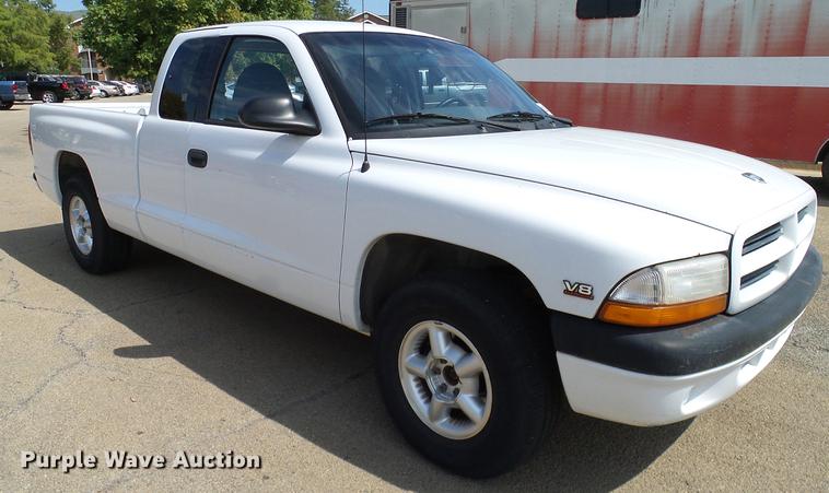 image for item DA6896 1999 Dodge Dakota Club Cab pickup truck