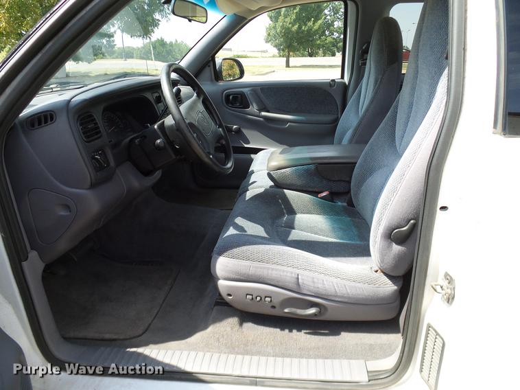 image for item DA6896 1999 Dodge Dakota Club Cab pickup truck