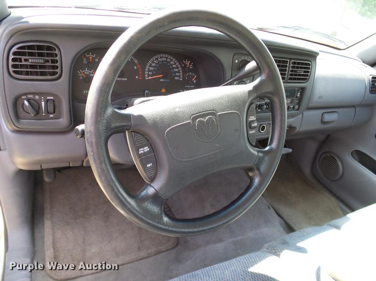 image for item DA6896 1999 Dodge Dakota Club Cab pickup truck