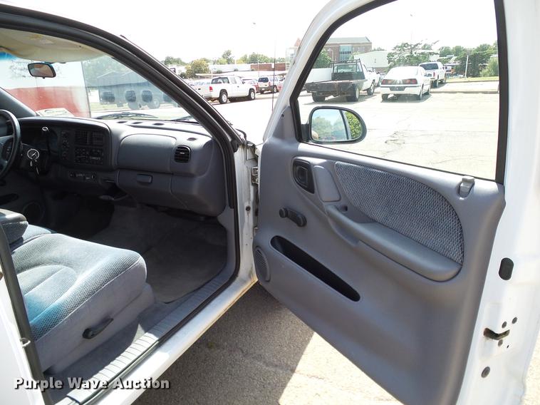 image for item DA6896 1999 Dodge Dakota Club Cab pickup truck
