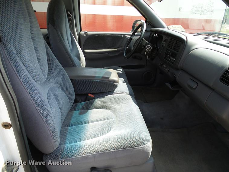 image for item DA6896 1999 Dodge Dakota Club Cab pickup truck