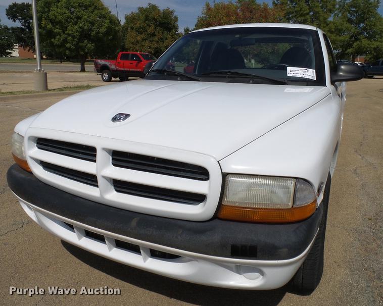 image for item DA6896 1999 Dodge Dakota Club Cab pickup truck