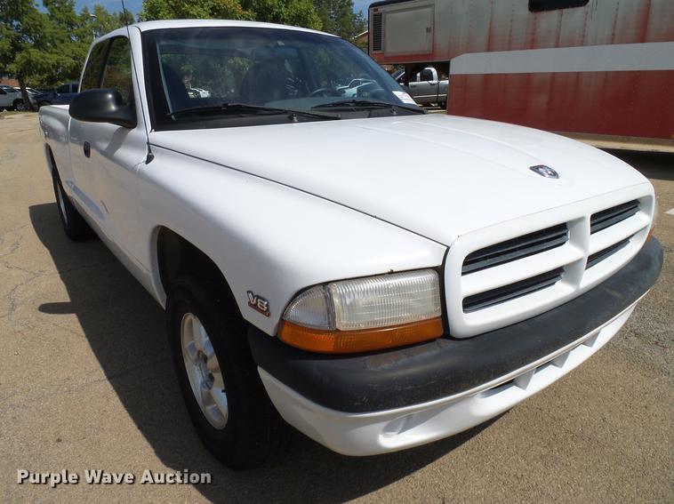 image for item DA6896 1999 Dodge Dakota Club Cab pickup truck