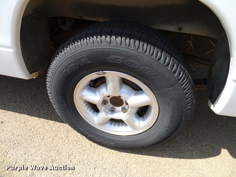 image for item DA6896 1999 Dodge Dakota Club Cab pickup truck