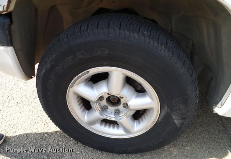 image for item DA6896 1999 Dodge Dakota Club Cab pickup truck