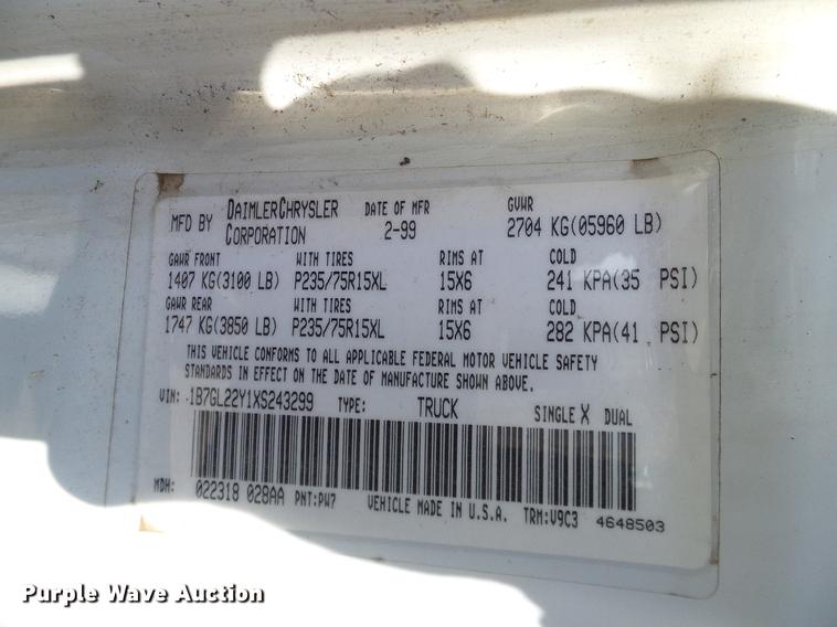 image for item DA6896 1999 Dodge Dakota Club Cab pickup truck