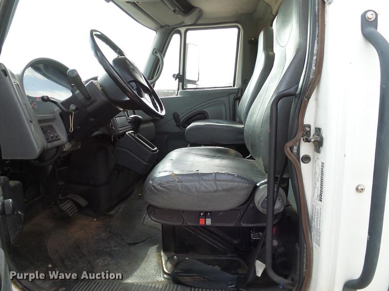 image for item DA6901 2005 International DuraStar 4300 box truck