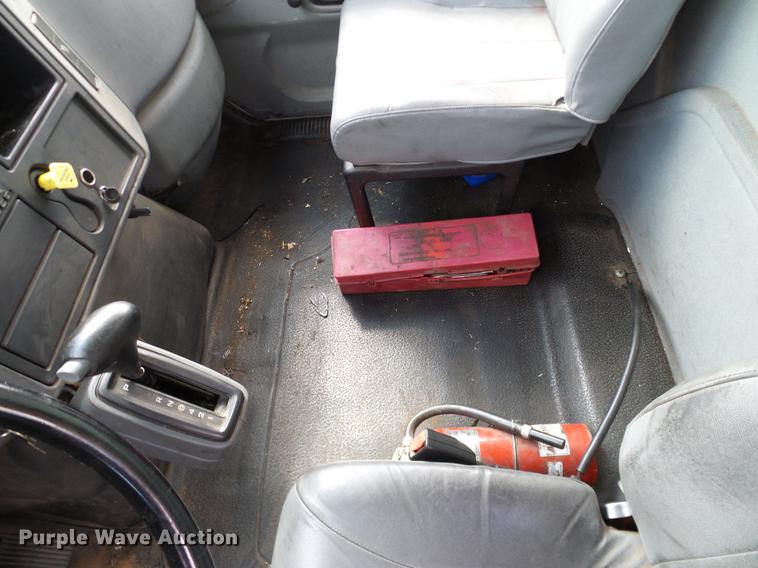 image for item DA6901 2005 International DuraStar 4300 box truck