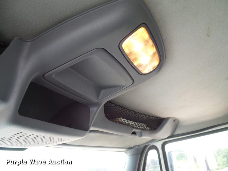 image for item DA6901 2005 International DuraStar 4300 box truck