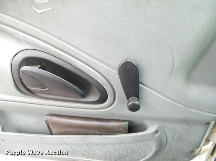 image for item DA6901 2005 International DuraStar 4300 box truck