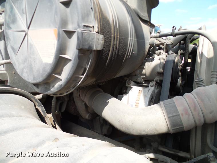 image for item DA6901 2005 International DuraStar 4300 box truck