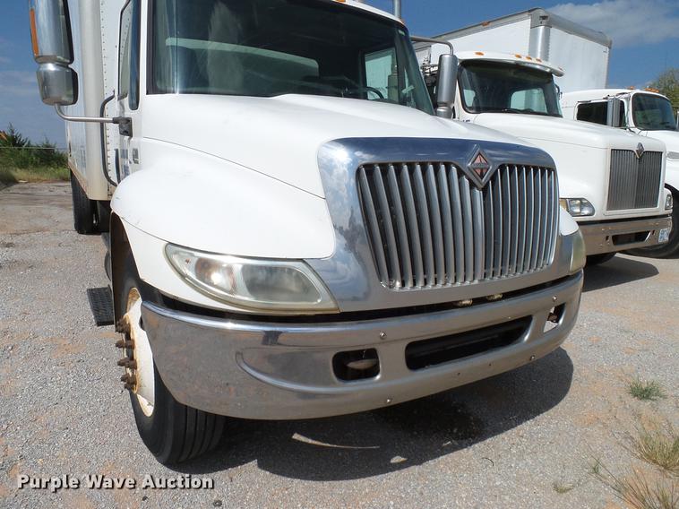 image for item DA6901 2005 International DuraStar 4300 box truck