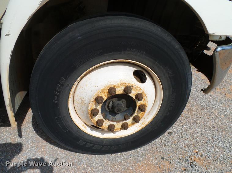 image for item DA6901 2005 International DuraStar 4300 box truck