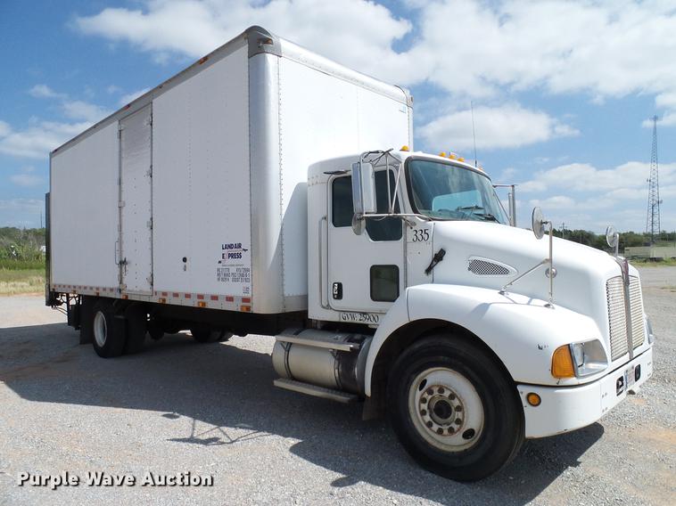 image for item DA6902 2006 Kenworth T300 box truck