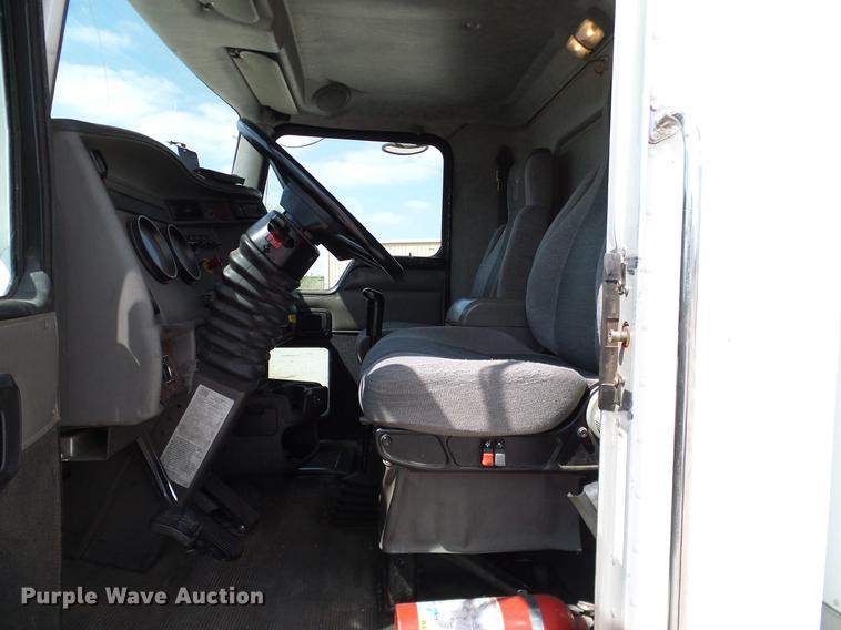 image for item DA6902 2006 Kenworth T300 box truck