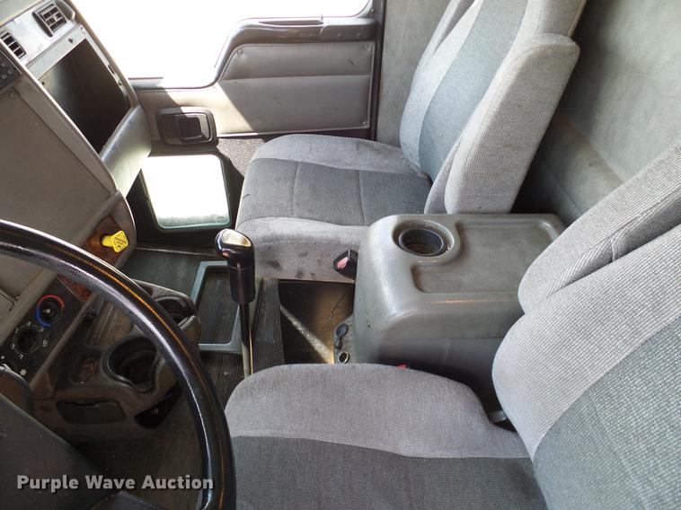 image for item DA6902 2006 Kenworth T300 box truck