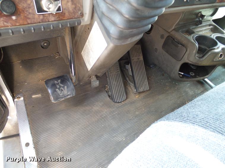 image for item DA6902 2006 Kenworth T300 box truck