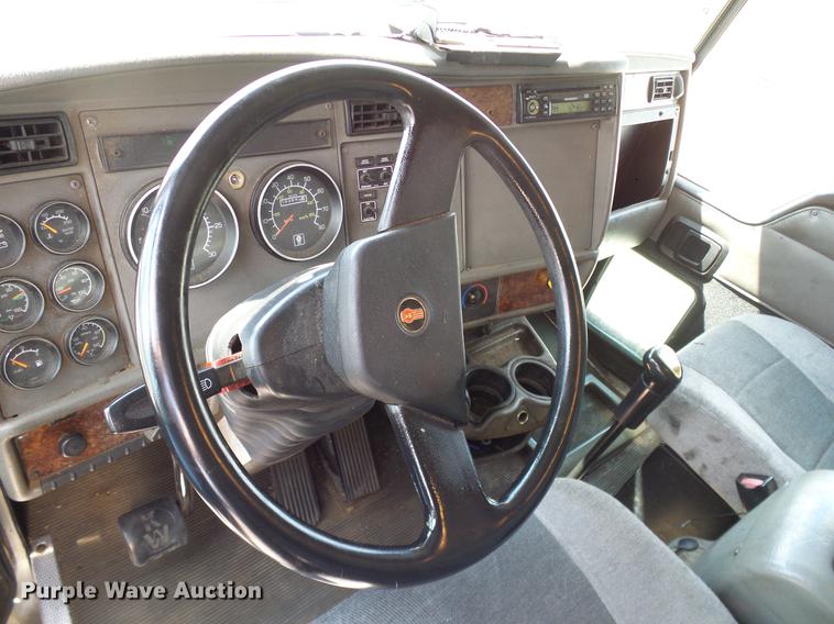 image for item DA6902 2006 Kenworth T300 box truck