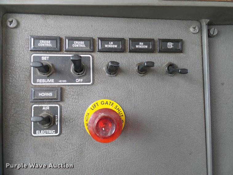 image for item DA6902 2006 Kenworth T300 box truck