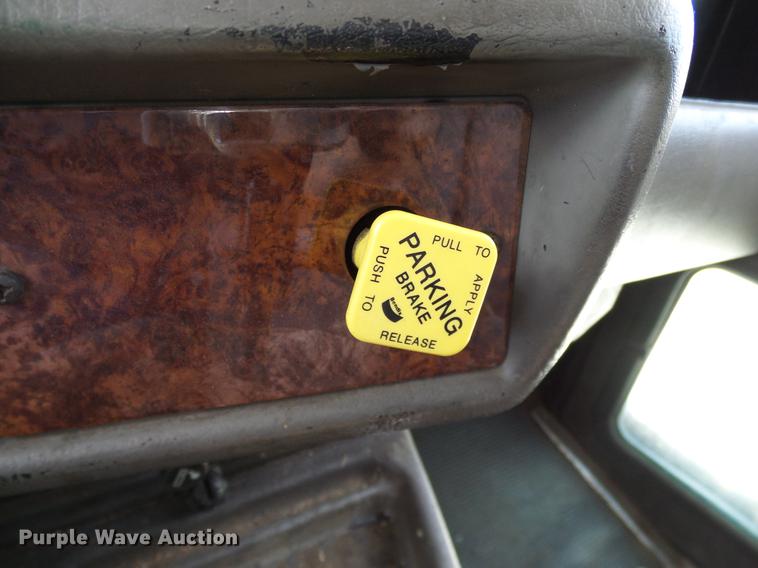 image for item DA6902 2006 Kenworth T300 box truck