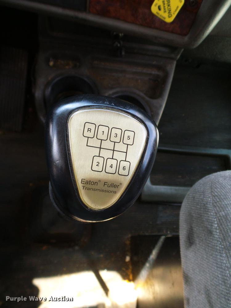 image for item DA6902 2006 Kenworth T300 box truck