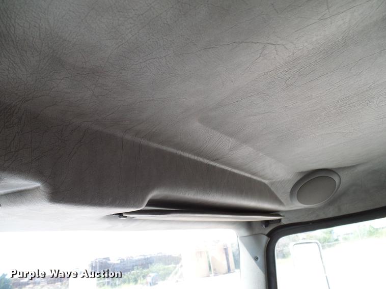 image for item DA6902 2006 Kenworth T300 box truck