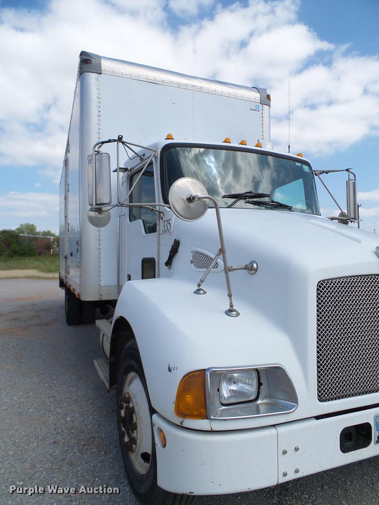 image for item DA6902 2006 Kenworth T300 box truck