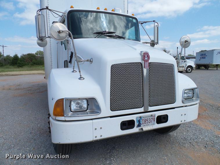 image for item DA6902 2006 Kenworth T300 box truck