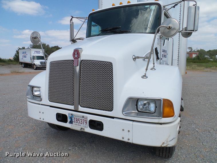 image for item DA6902 2006 Kenworth T300 box truck