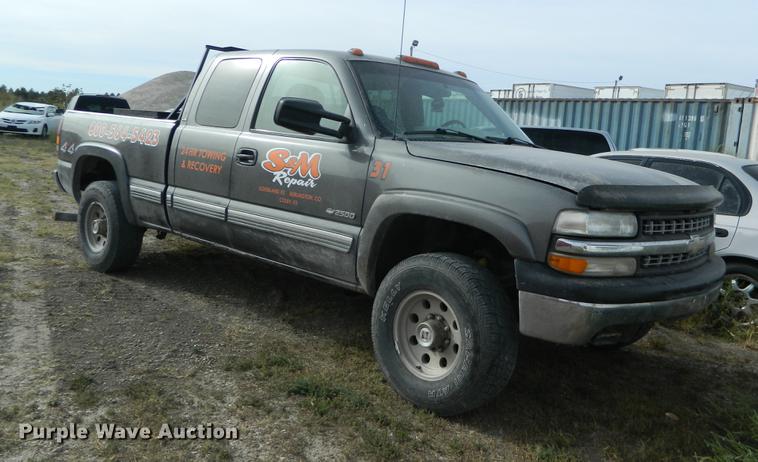 image for item DB1146 2000 Chevrolet Silverado 2500 Ext. Cab pickup truck